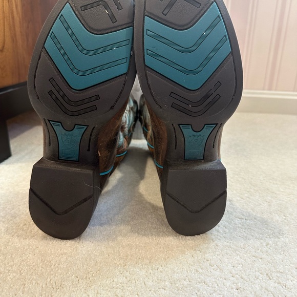 Ariat Western Leather Boots with Blue Accents - Picture 5 of 5